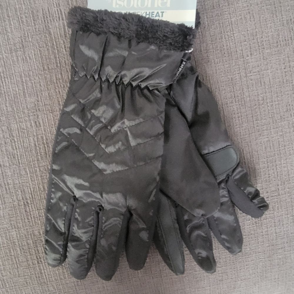 Isotoner SleekHeat Quilted pattern Gloves smarTouch® technology plush li… - Picture 5 of 12